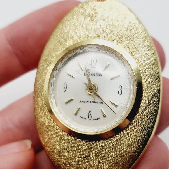 Vintage Lady Nelson Berger Mechanical Wind Up Gold Textured Oval Pendant Watch - Picture 4 of 6